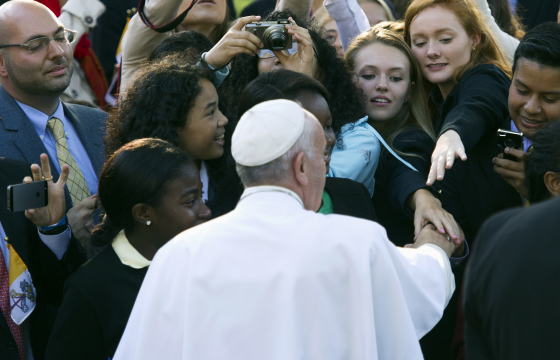 Pope Francis is greeted by wellwishers as he leaves Apostolic Nunciature, the Vatican's diplomatic mission, in Washington, to travel to the White House