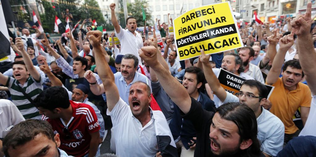Pro-Muslim Brotherhood demonstrators in Turkey