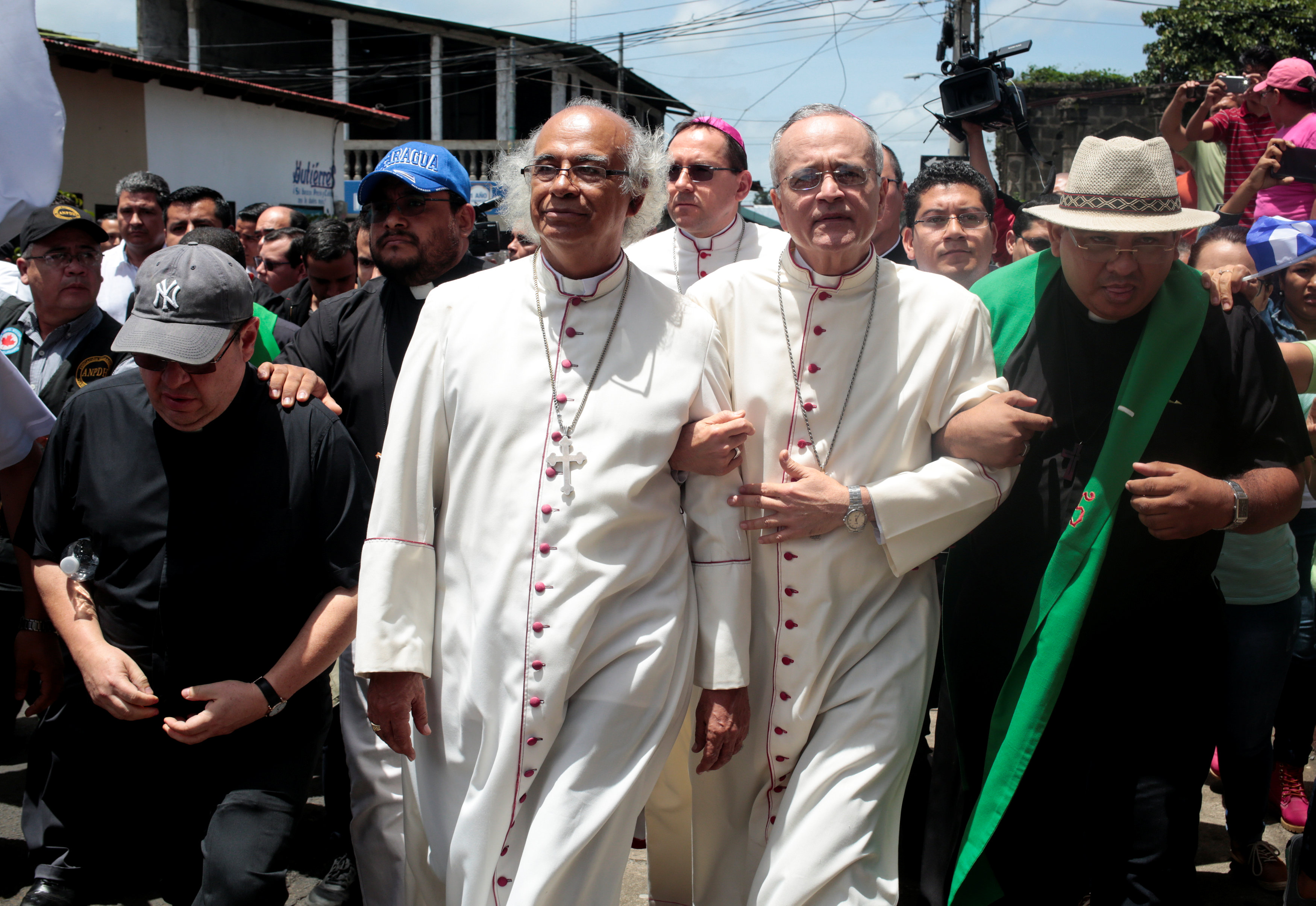 Bishops and journalists attacked at church in Nicaragua