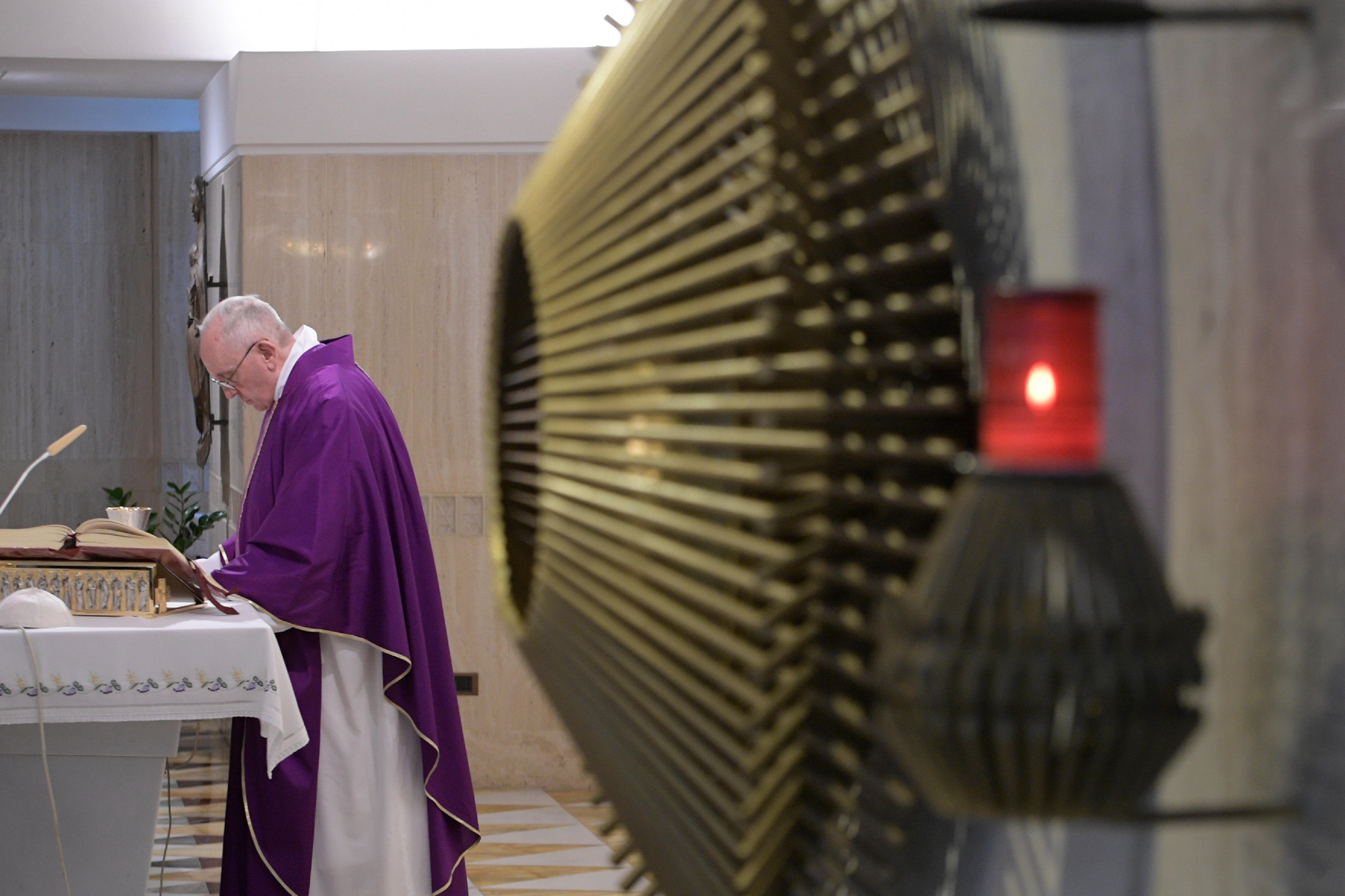 Lent is a time for a little less hypocrisy, pope says
