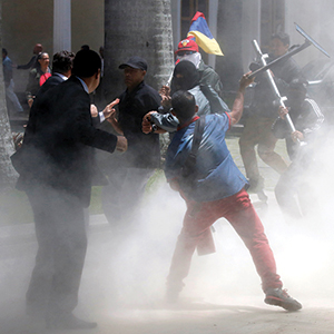 Pro-Maduro mob raids National Assembly