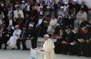 Pope attacks world’s indifference to war as he prays for peace in Assisi with religious leaders and refugees 