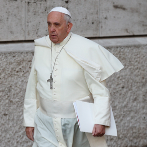 Speak freely and boldly, Pope Francis tells Synod