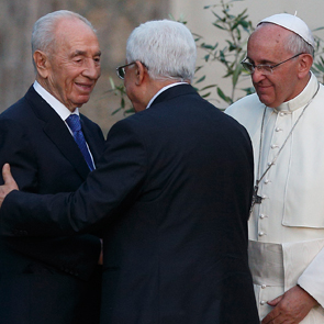 Israeli and Palestinian presidents join Francis to pray for peace
