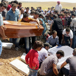 Francis appeals to Catholic institutions to take in Syrian refugees