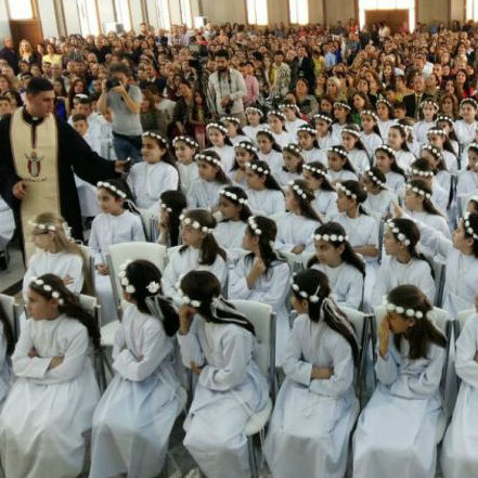Displaced Iraqi children make First Holy Communion in makeshift camp