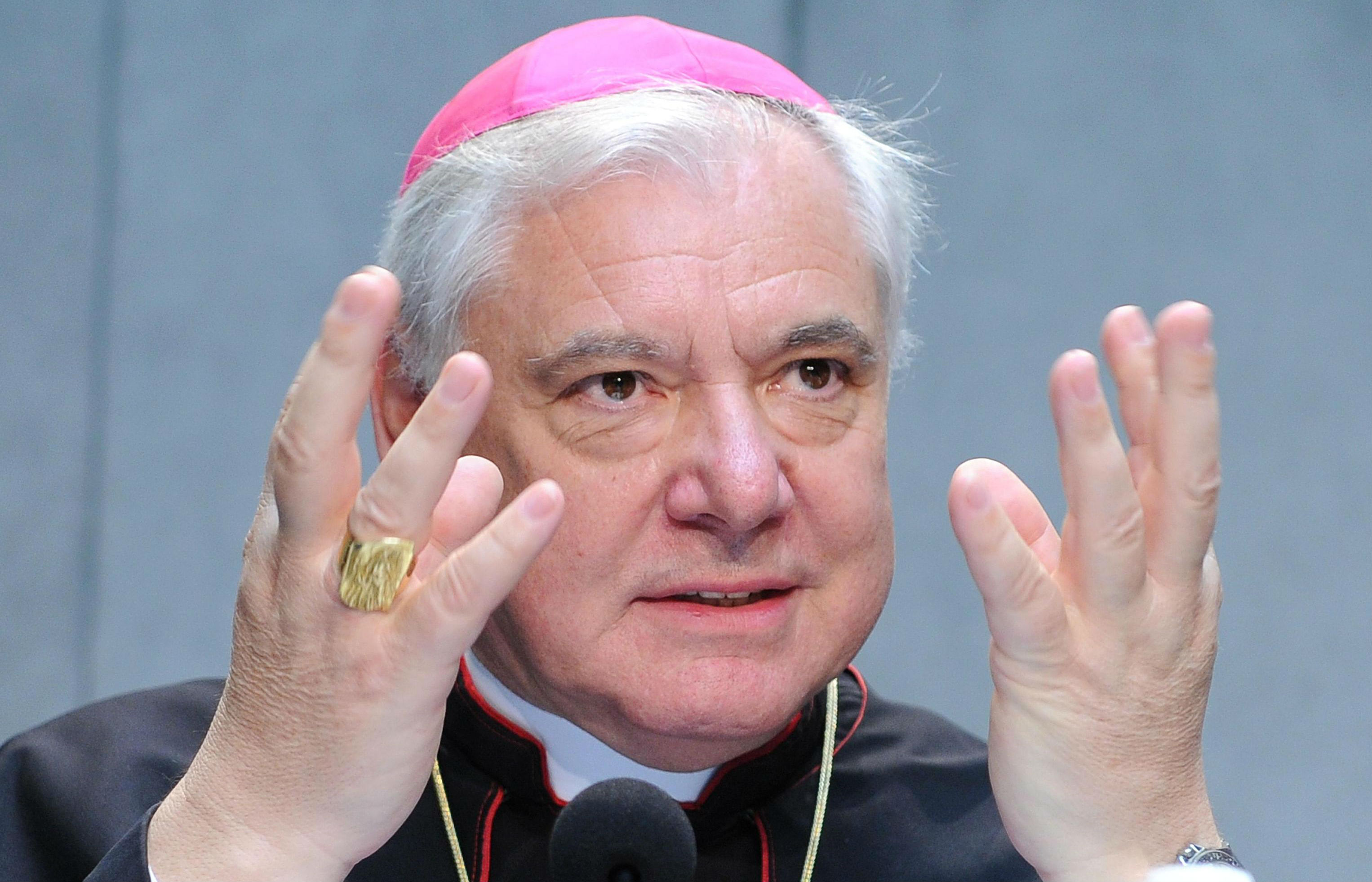 Cardinal Müller calls for pope to debate with his 'honest critics' 