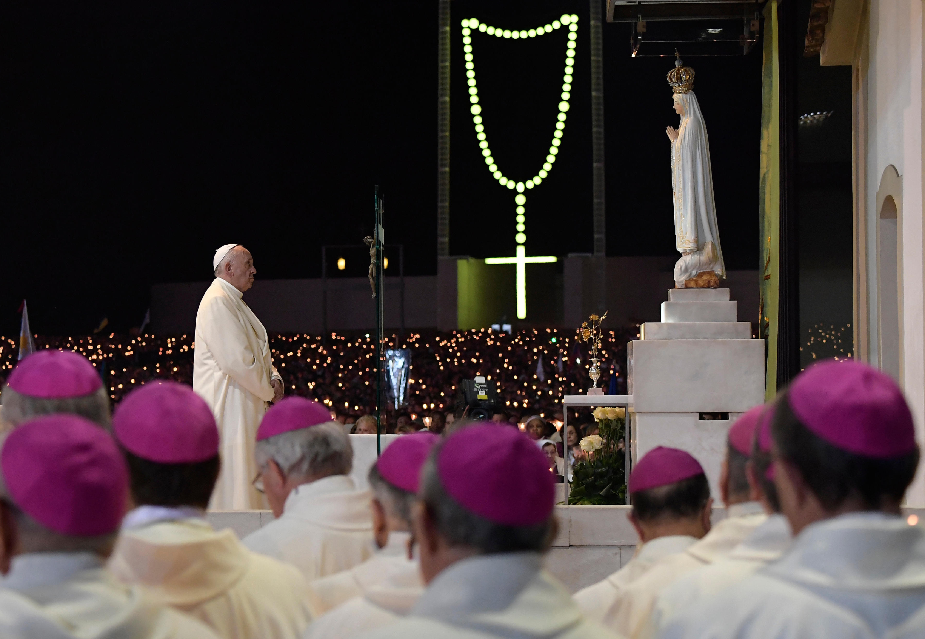 Pope adds new Mary memorial to calendar