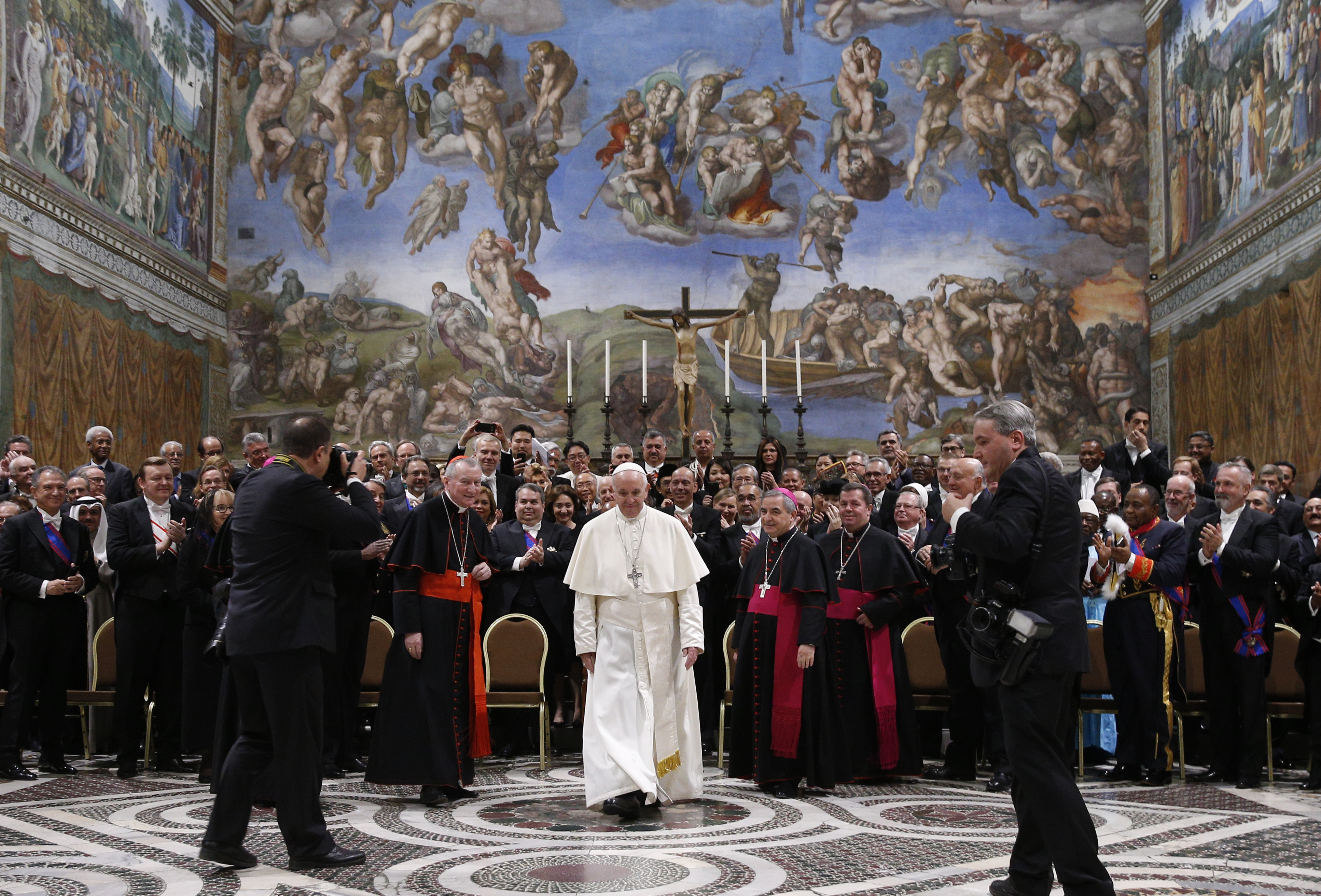 Pope Francis issues blueprint for geopolitical stability