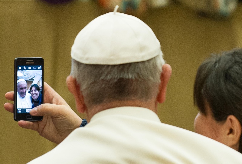 Vatican app to help priests preach short and 'simple' homilies 