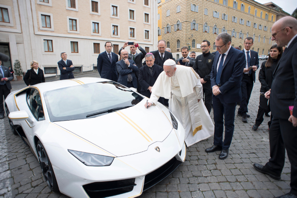 Papal Lamborghini gift to be auctioned off for charity