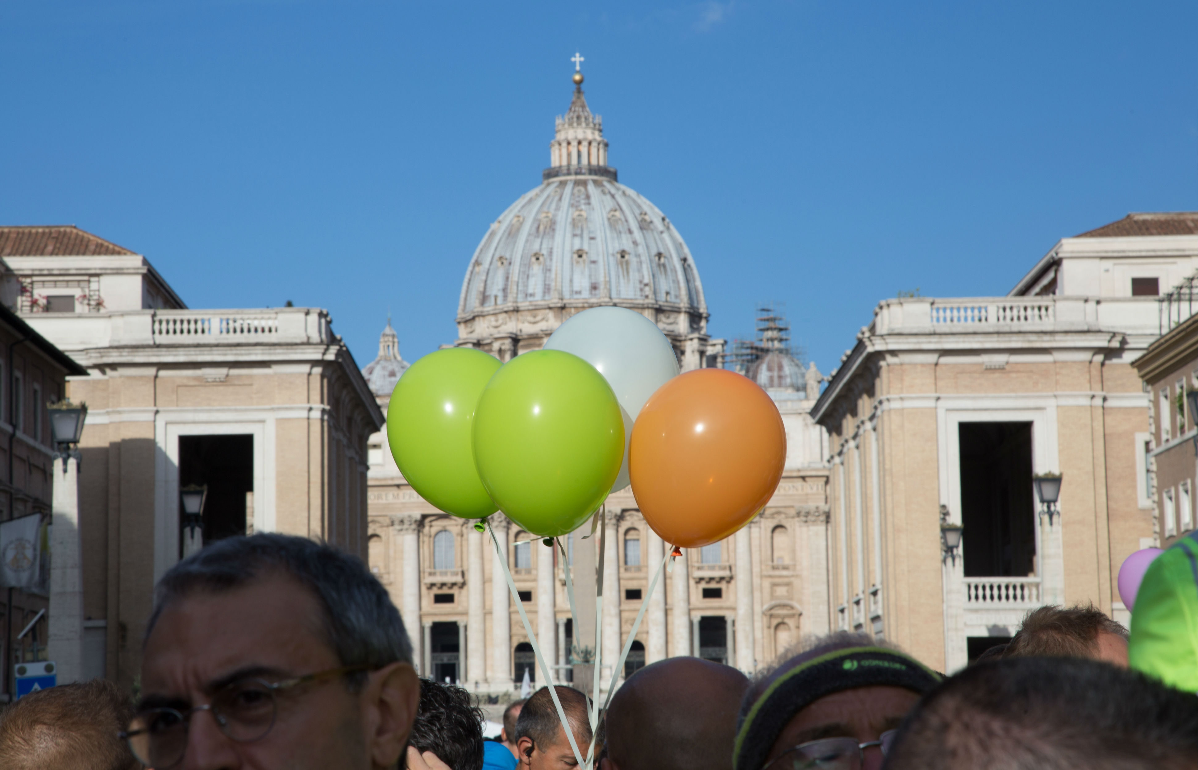 Pope praises Rome's first interreligious half-marathon