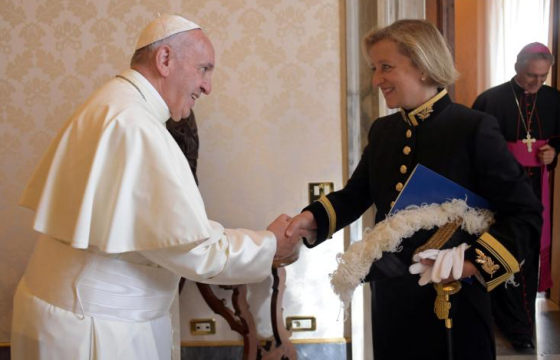 New UK ambassador presents credentials to Vatican