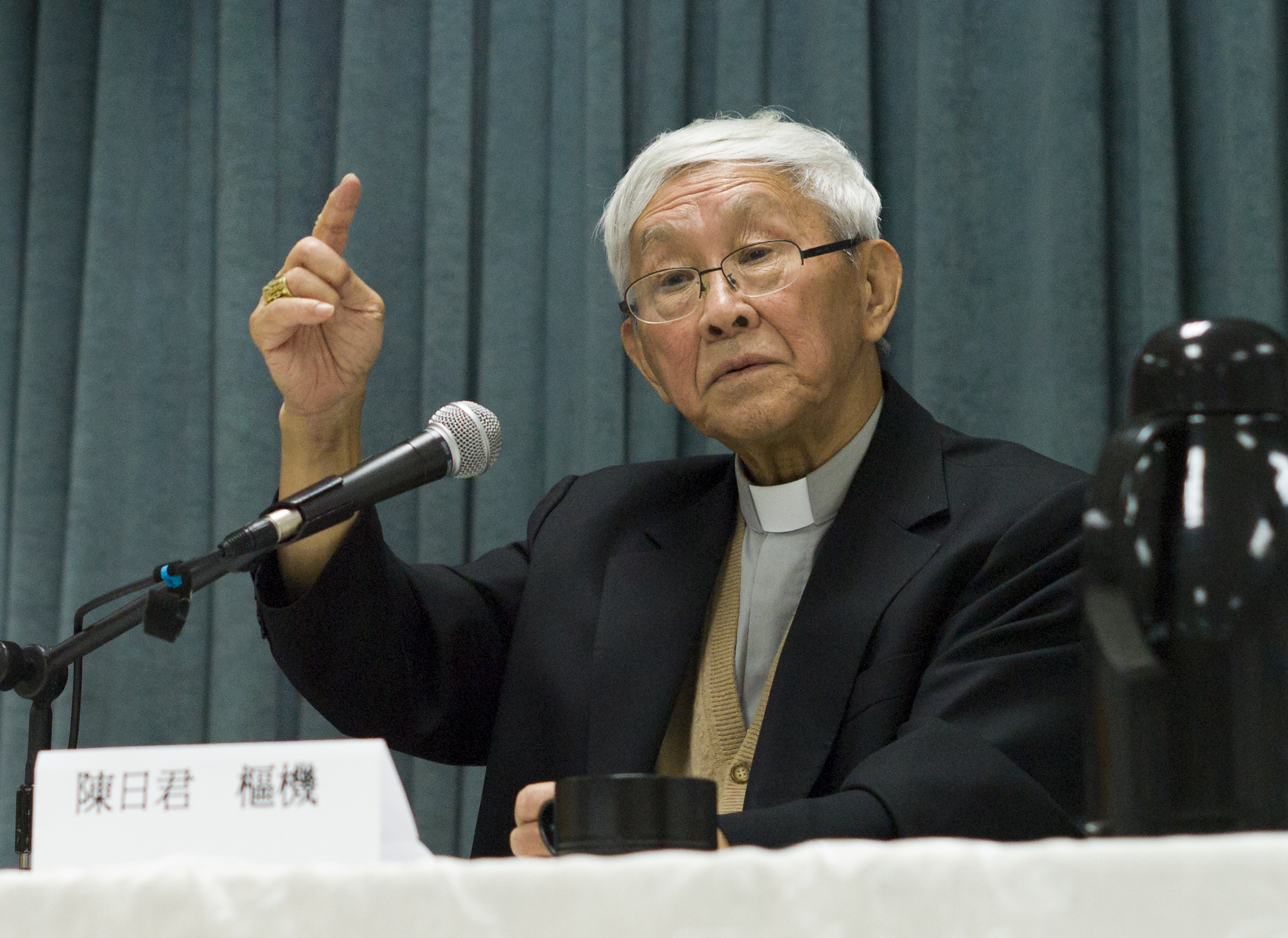 Zen appeals to Pope Francis on behalf of loyal Chinese bishops