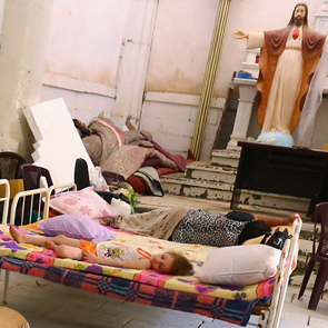 Christians forced to flee Mosul on foot after death threat ultimatum from Islamists