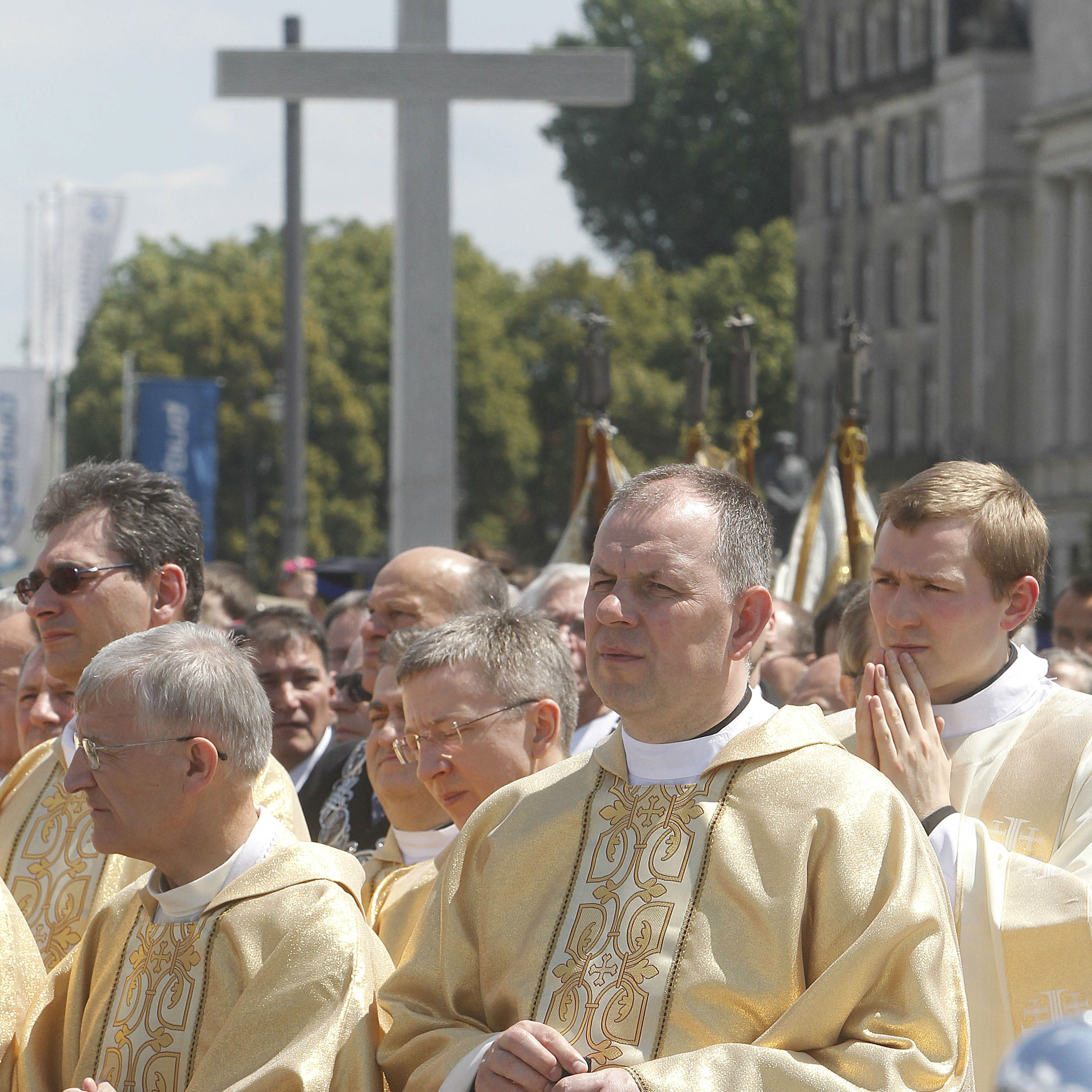 Senior Polish prelate serves notice on priests working abroad