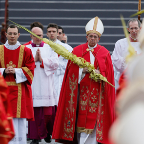 Where are you in Passion narrative, asks Francis on Palm Sunday