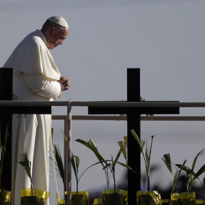 Pope prays alone for the millions of Latin Americans affected by migration to the US
