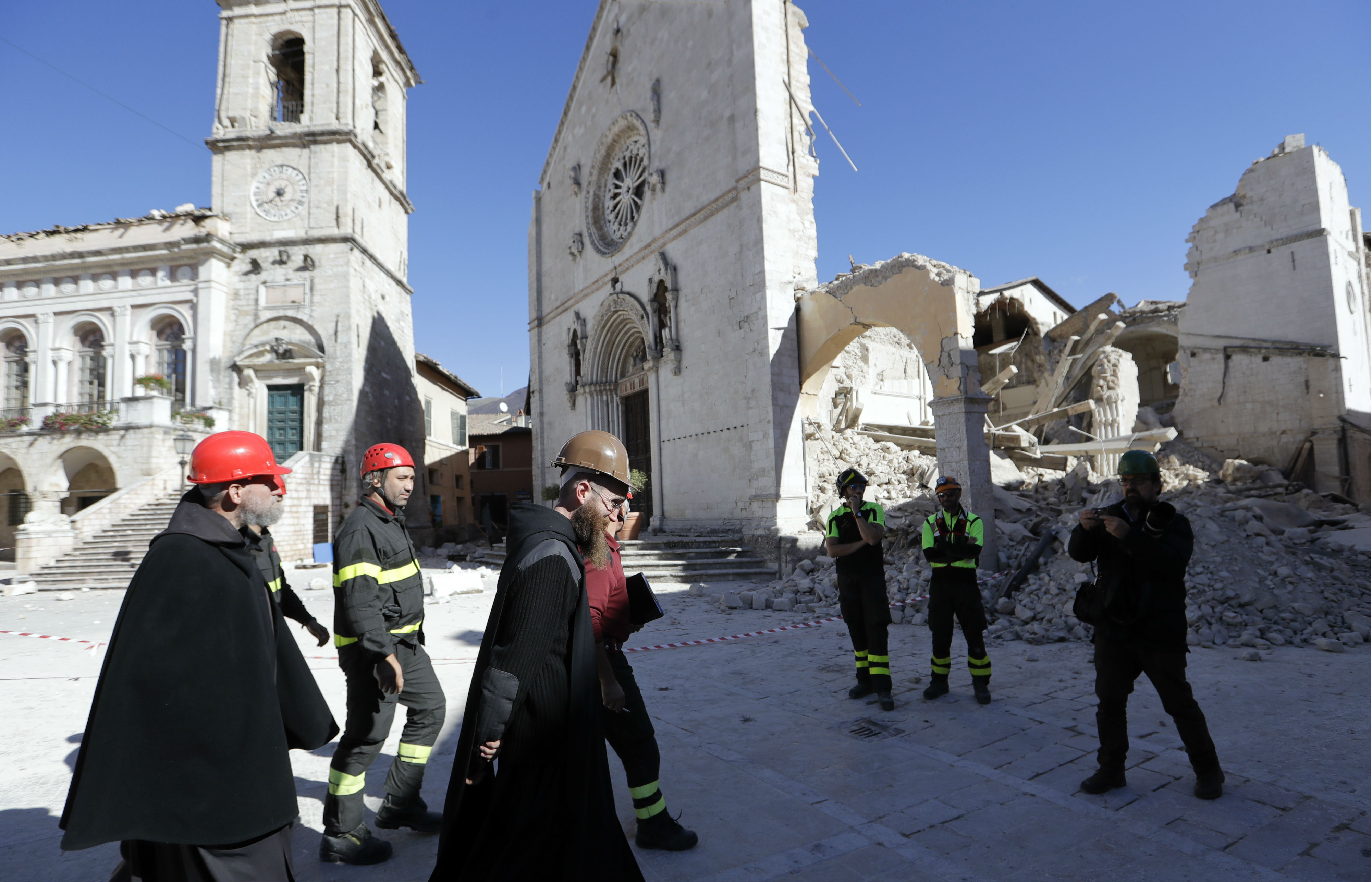 Priests to celebrate Masses outdoors after massive earthquake destroys town