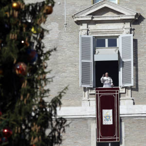 Pilgrims to the Vatican this Christmas are choosing shopping over Mass