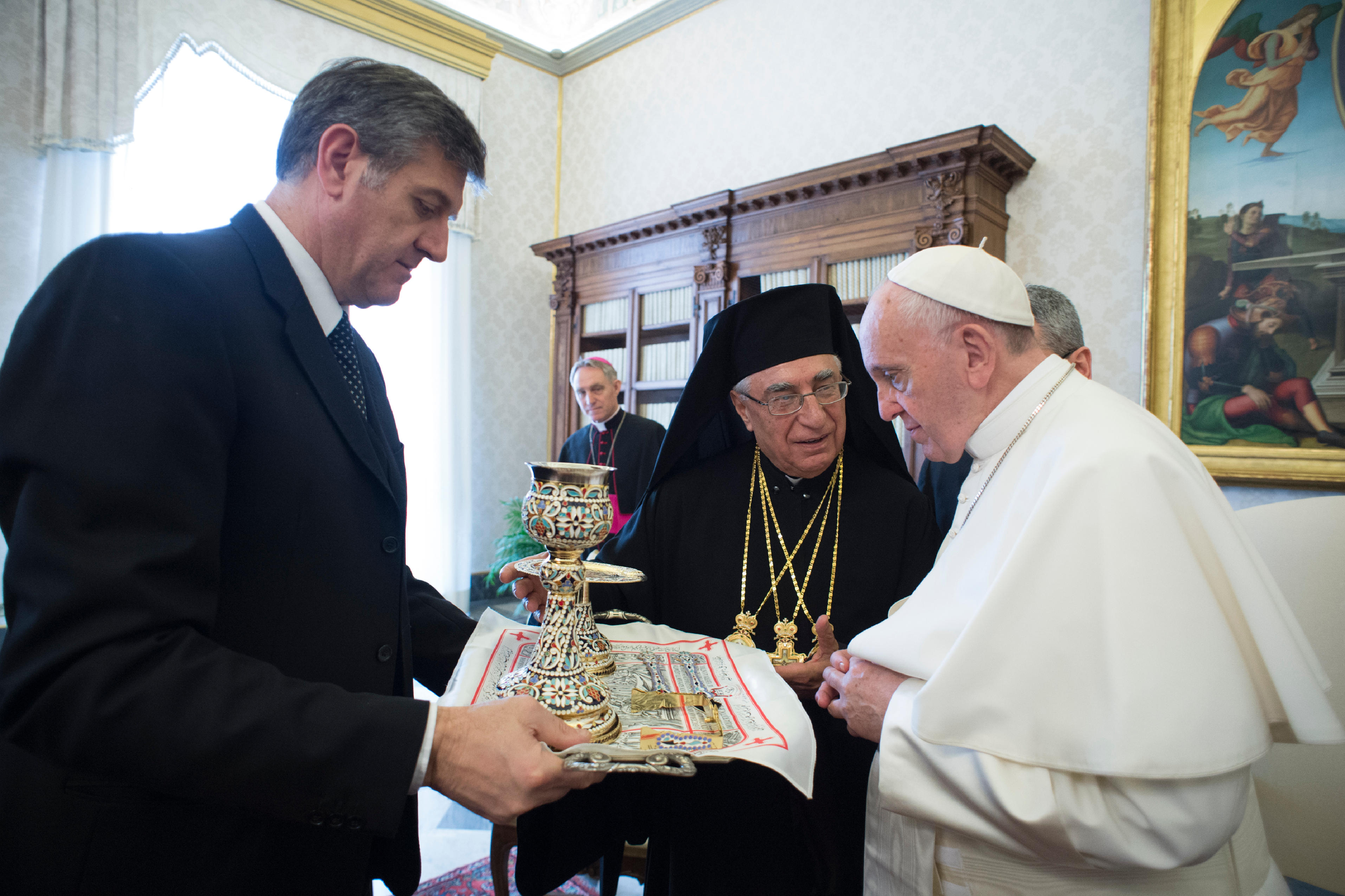 Pope Francis accepts gifts from Melkite Patriarch Joseph Absi