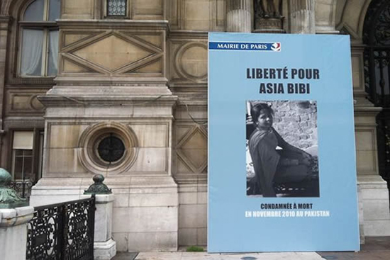 Asia Bibi banner in Paris 