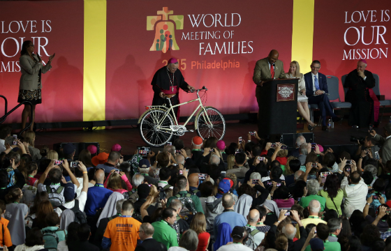 Philadelphia Mayor Michael Nutter shows a bicycle that will be presented to the Pope at the World Meeting of Families
