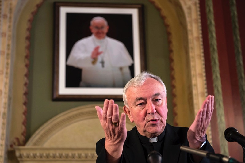 Cardinal calls for end to refugees benefits bar