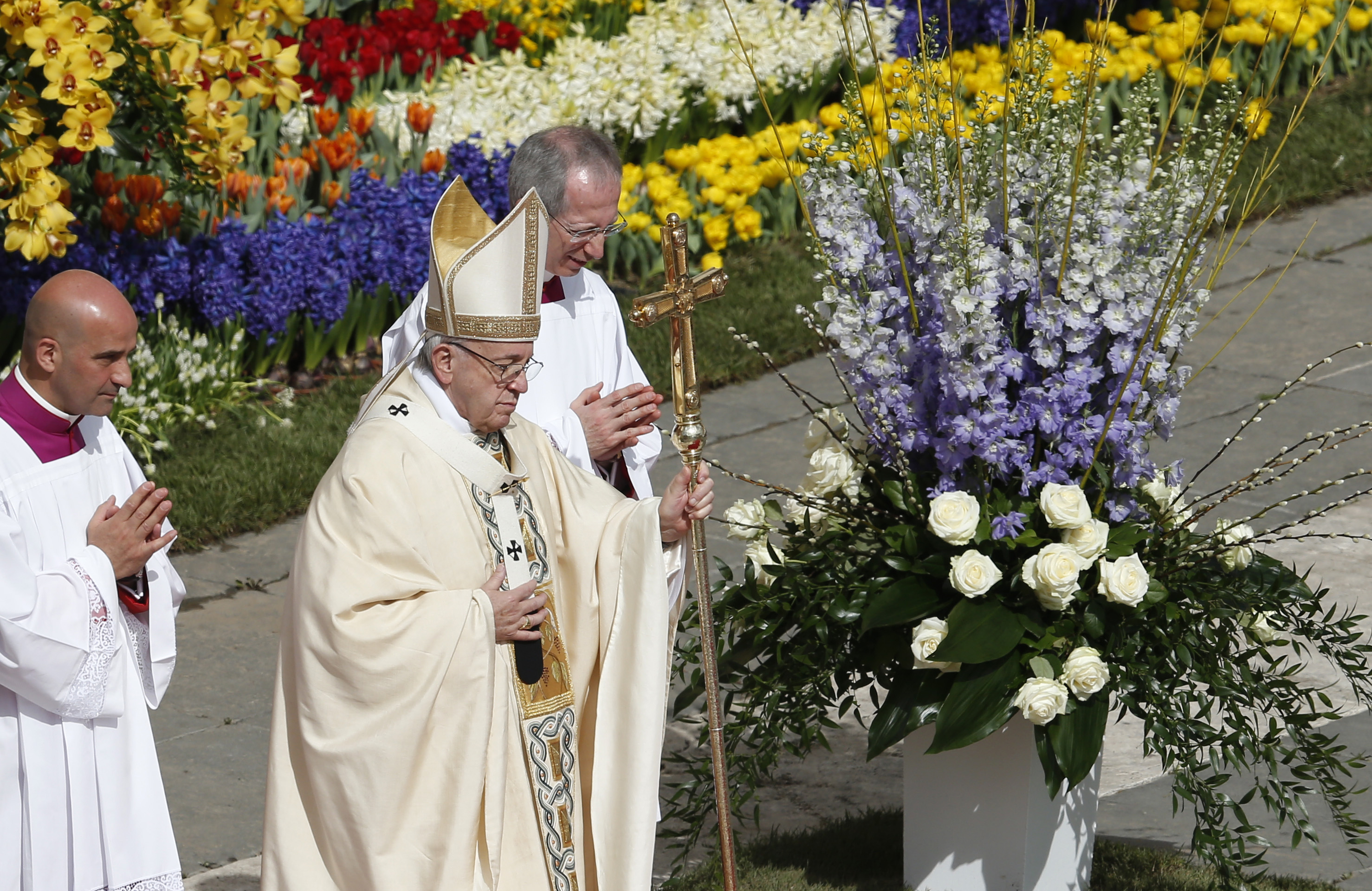 Vatican used lasers to protect Easter flowers from seagulls