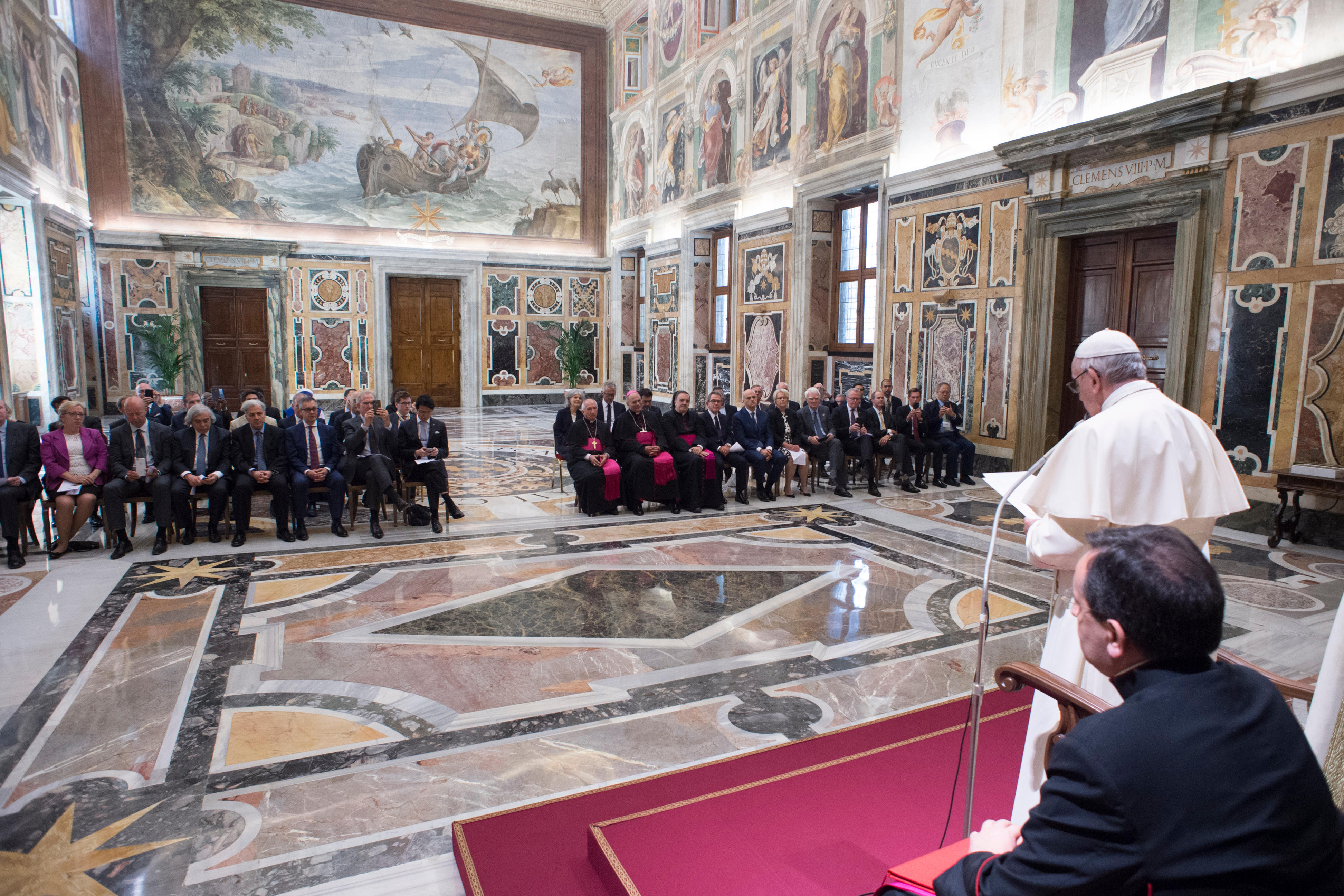 Pope to oil execs: 'No time to lose' in switch to alternative energy