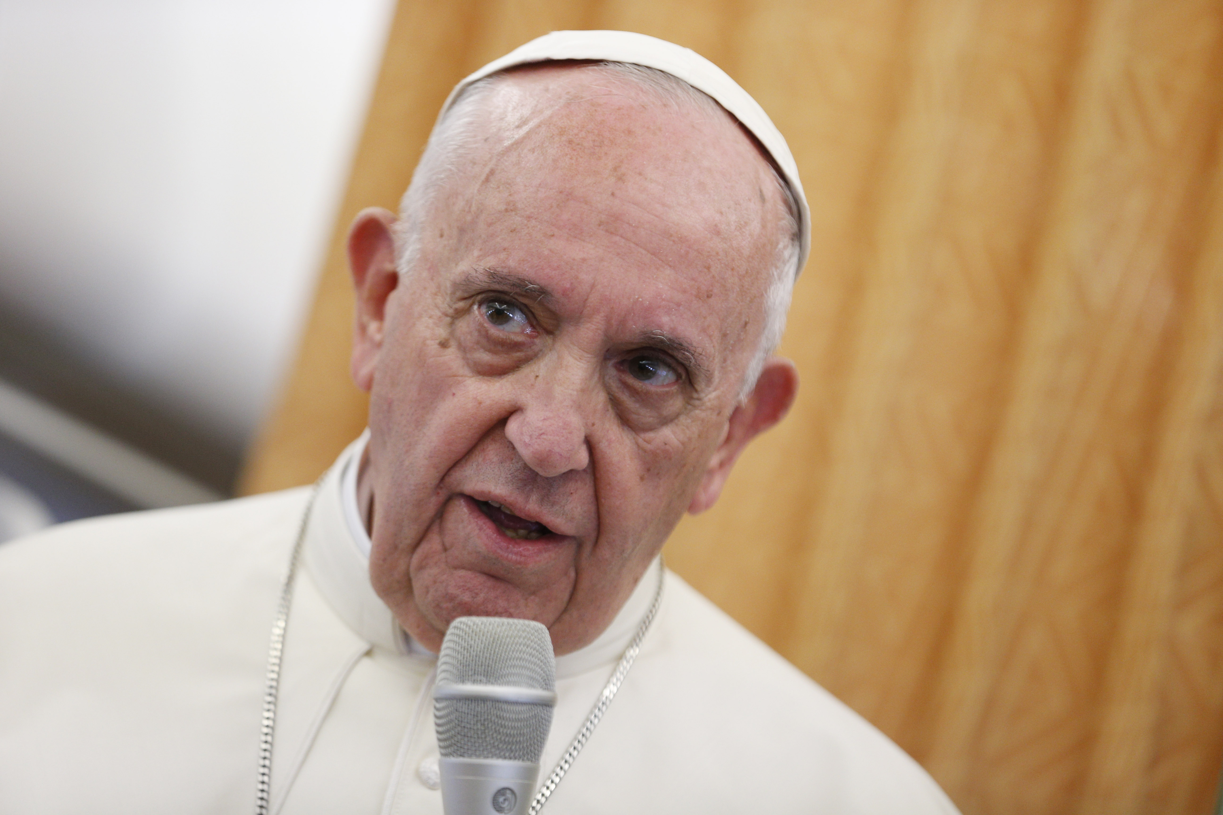 Pope: Individual bishops must decide about Communion in mixed marriages