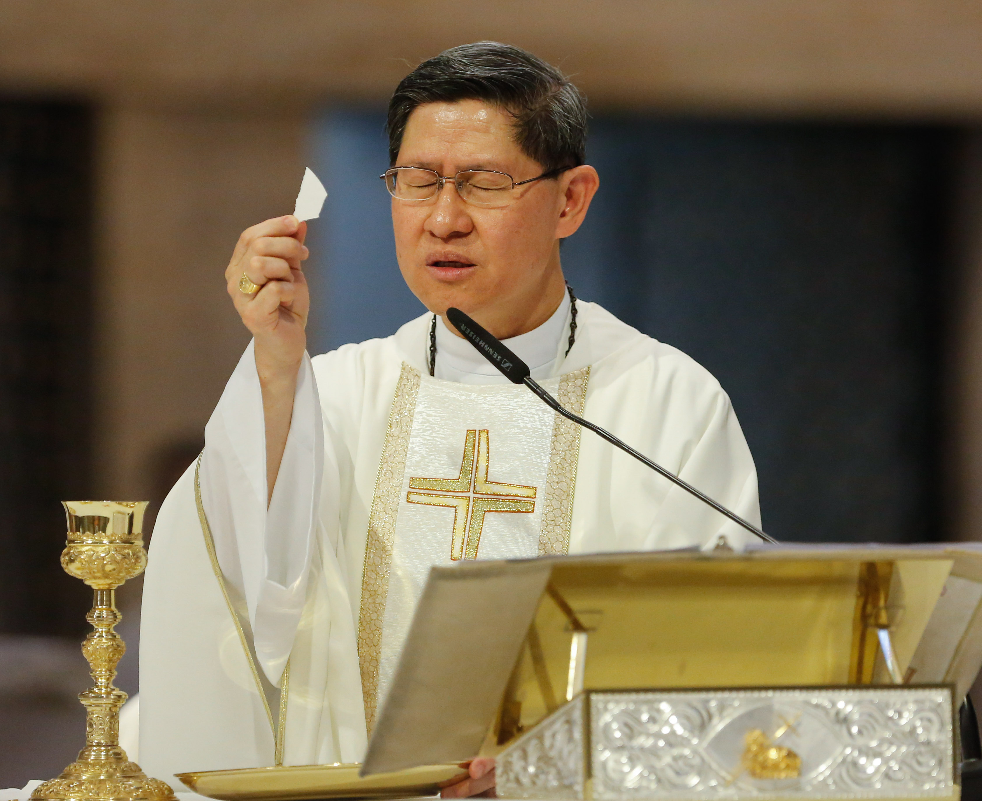 Cardinal Tagle laments deaths of innocent people in Philippines