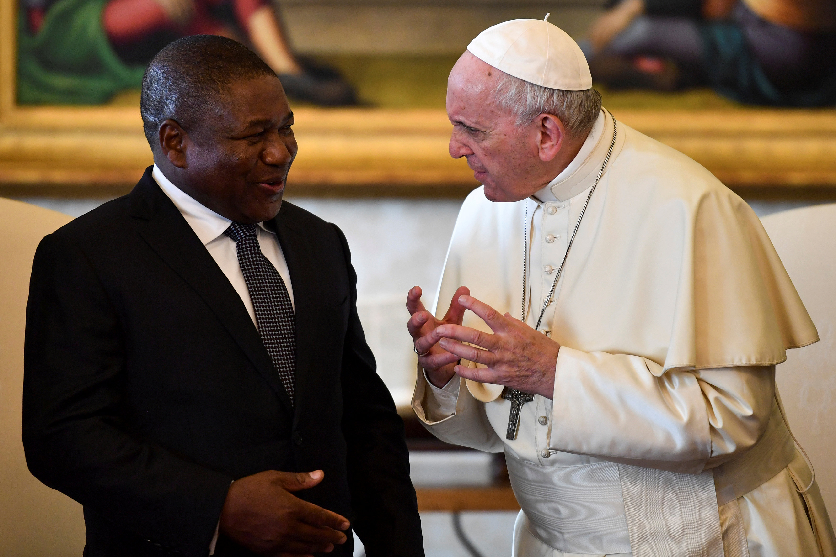 Peace deal signed in Mozambique ahead of Papal visit 