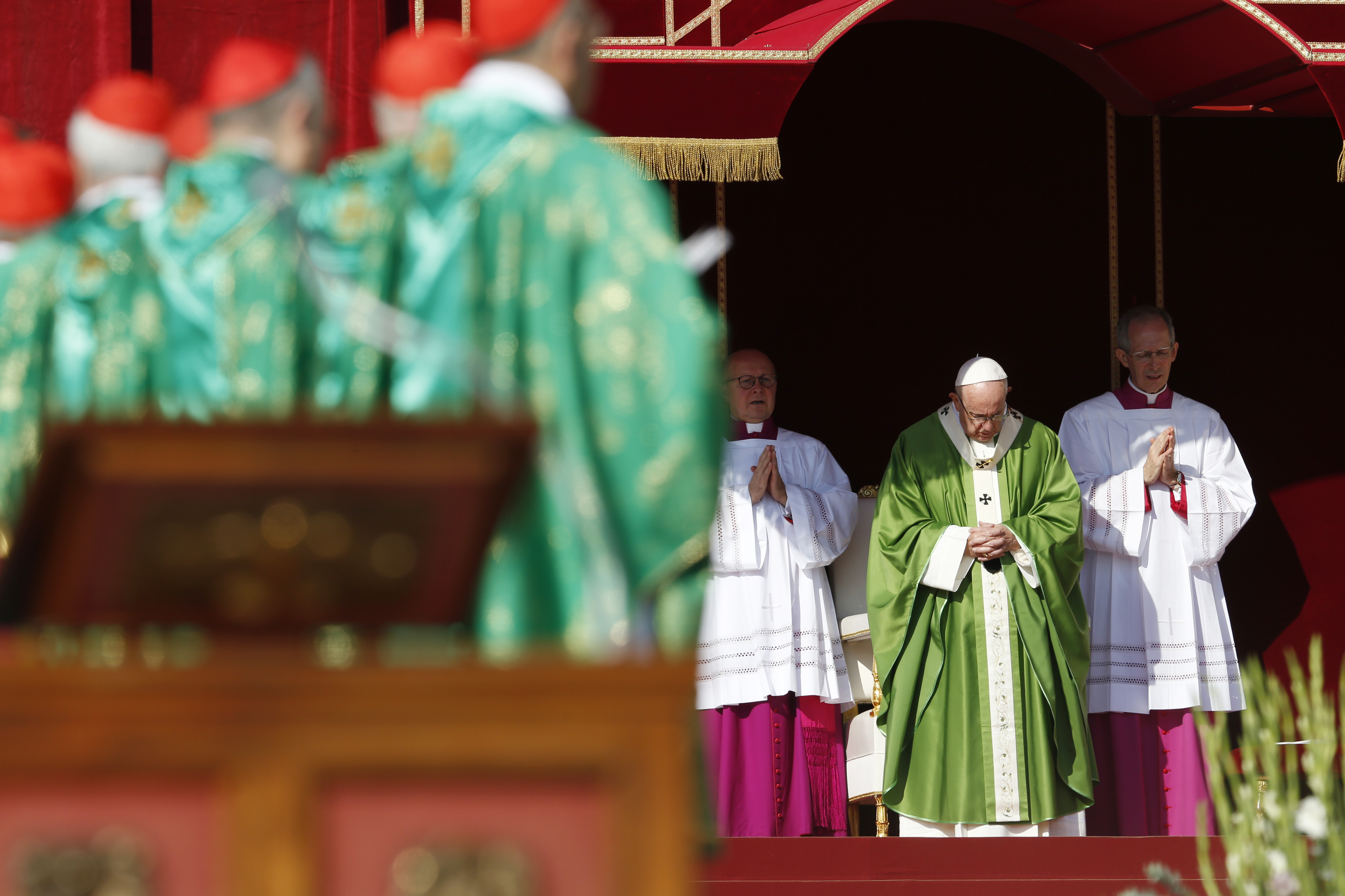 Learn from young to avoid 'moralistic or elitist postures', Pope tells synod 