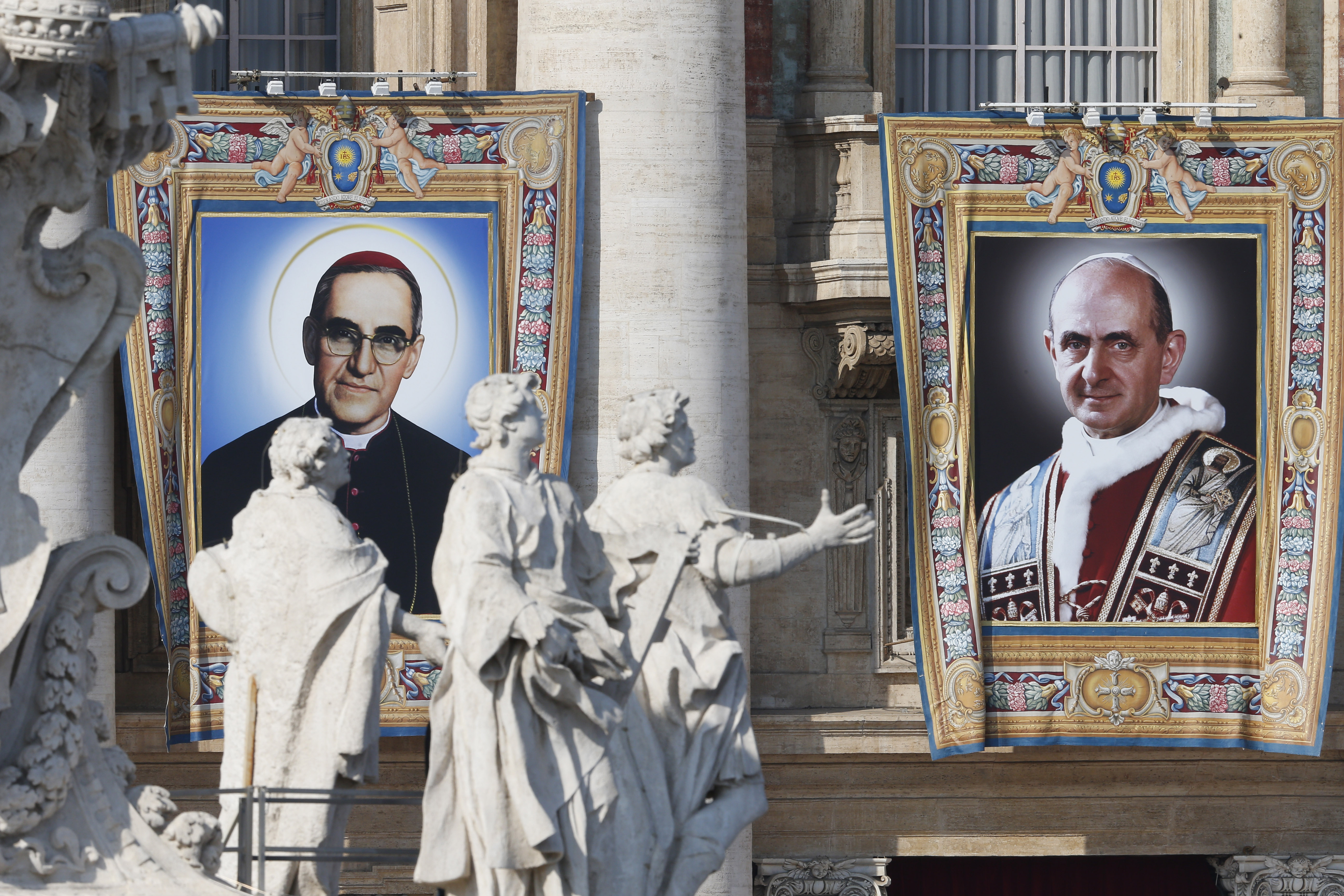 Pope Francis canonises Oscar Romero and Pope Paul VI 