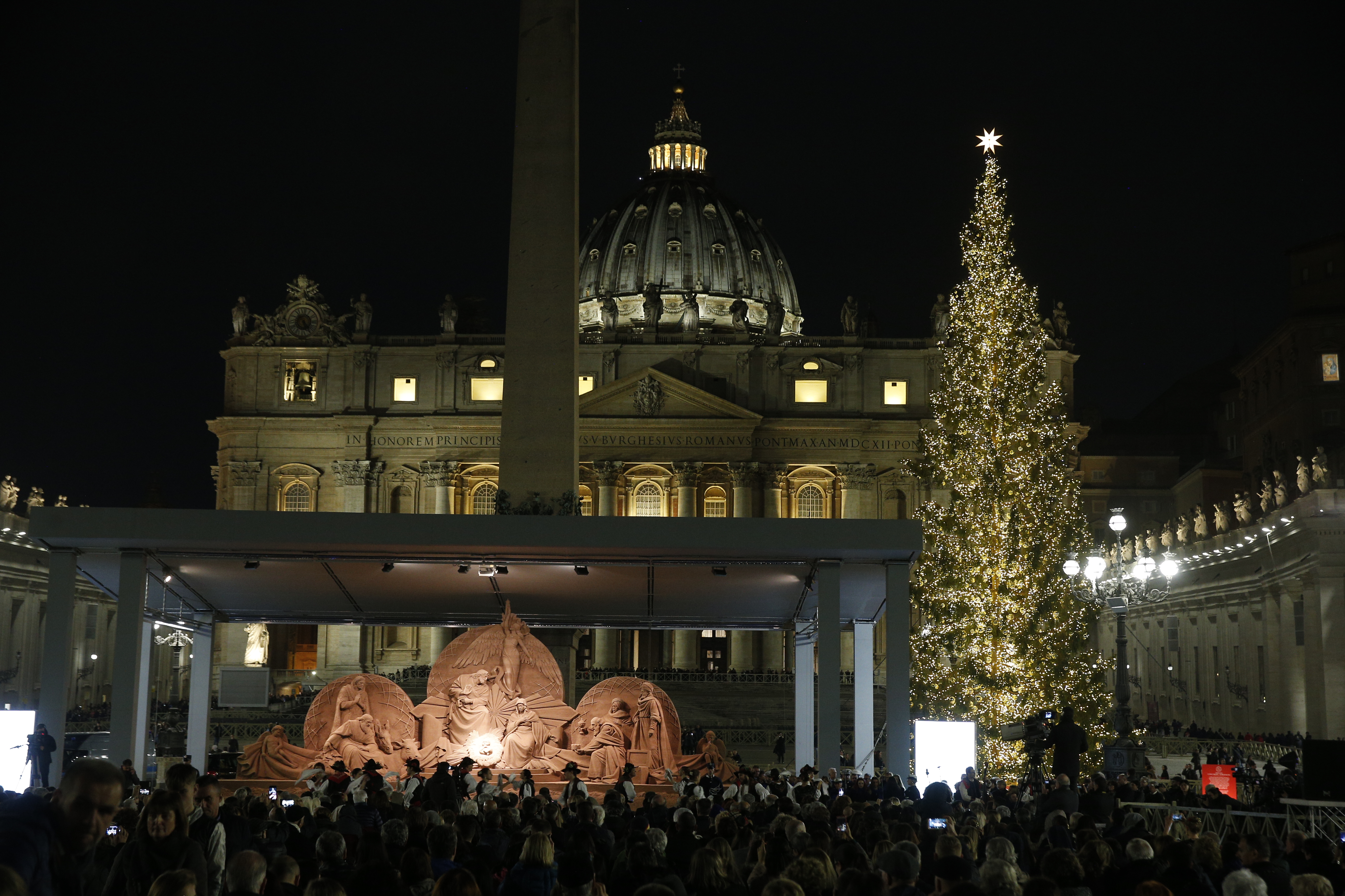 Christmas is coming! Vatican unveils nativity scene and tree 
