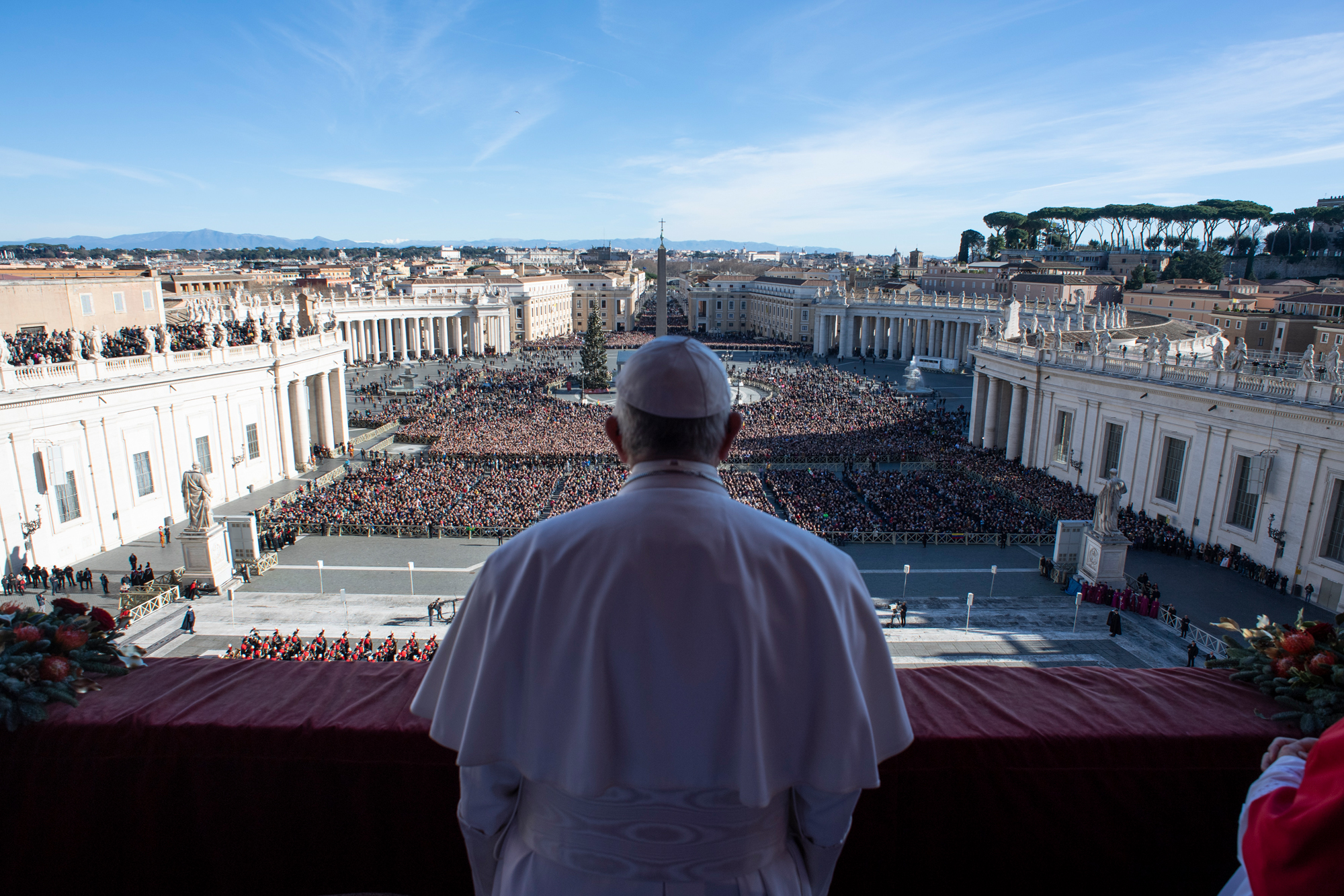 In Christmas message pope prays for peace 