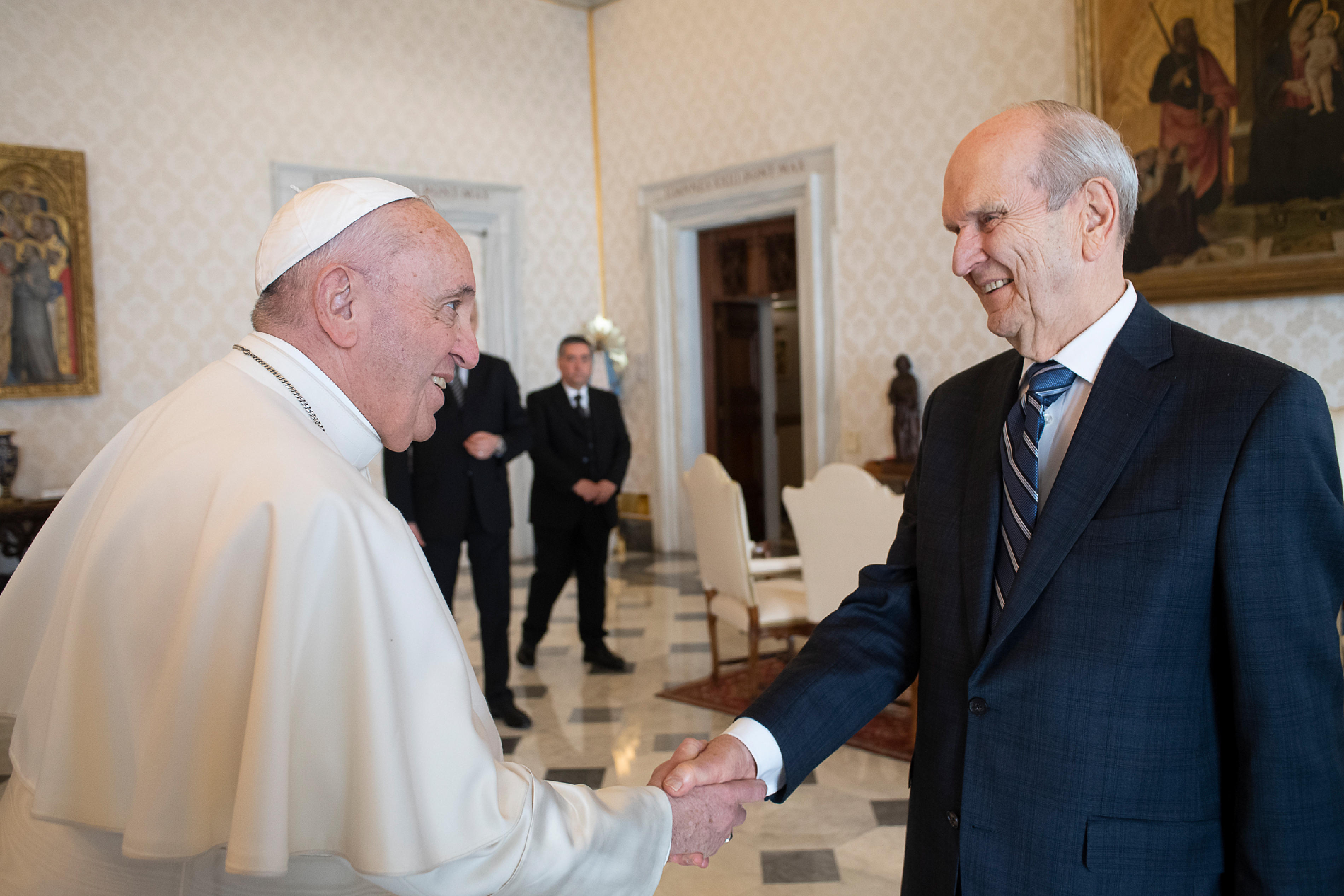 Pope meets top Mormon leaders 