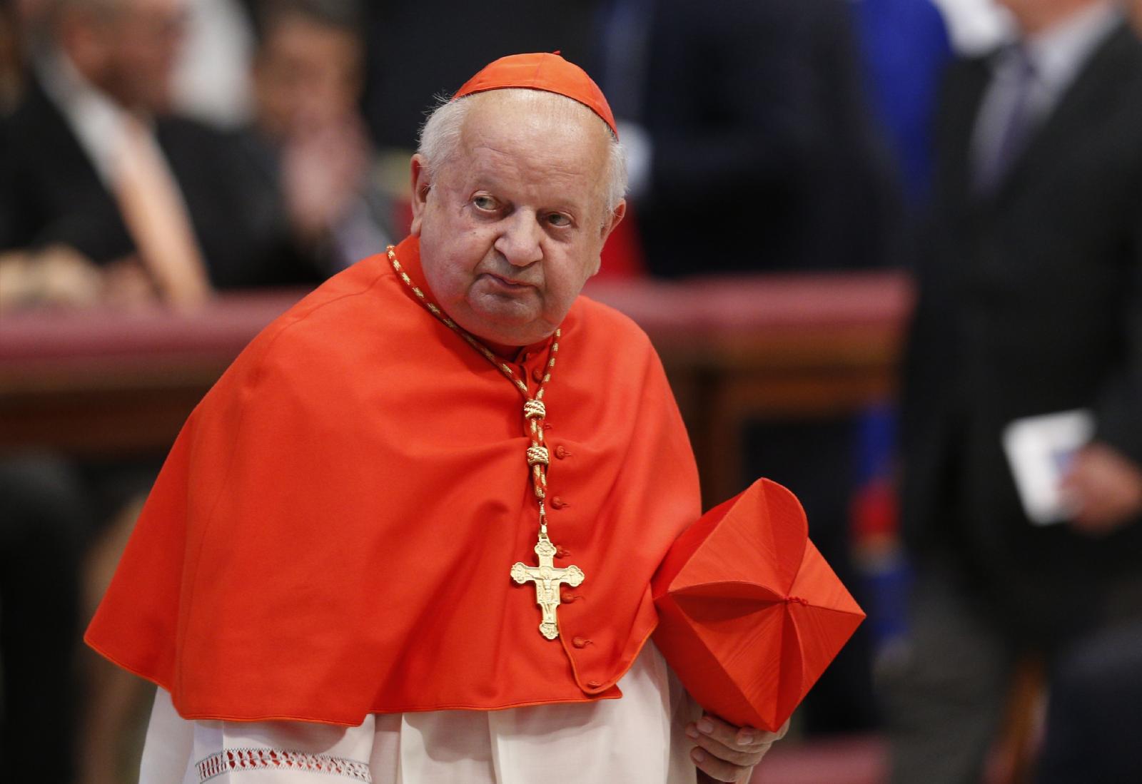 Former papal secretary asserts innocence