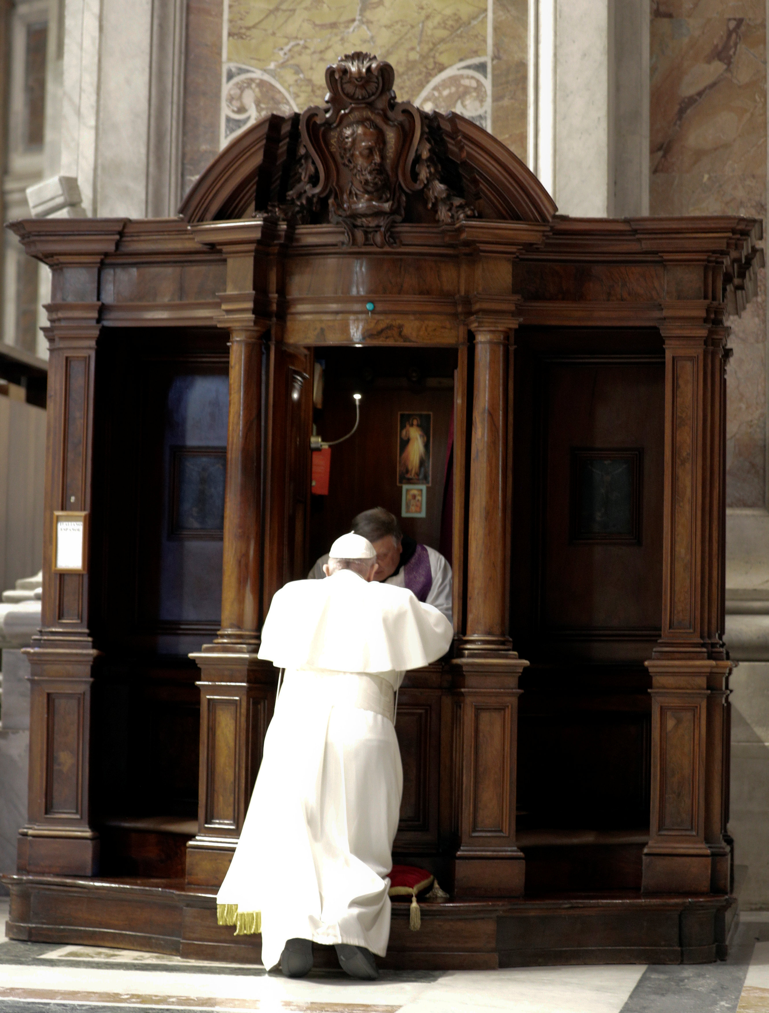 Secrecy of confession must never be violated, Vatican says