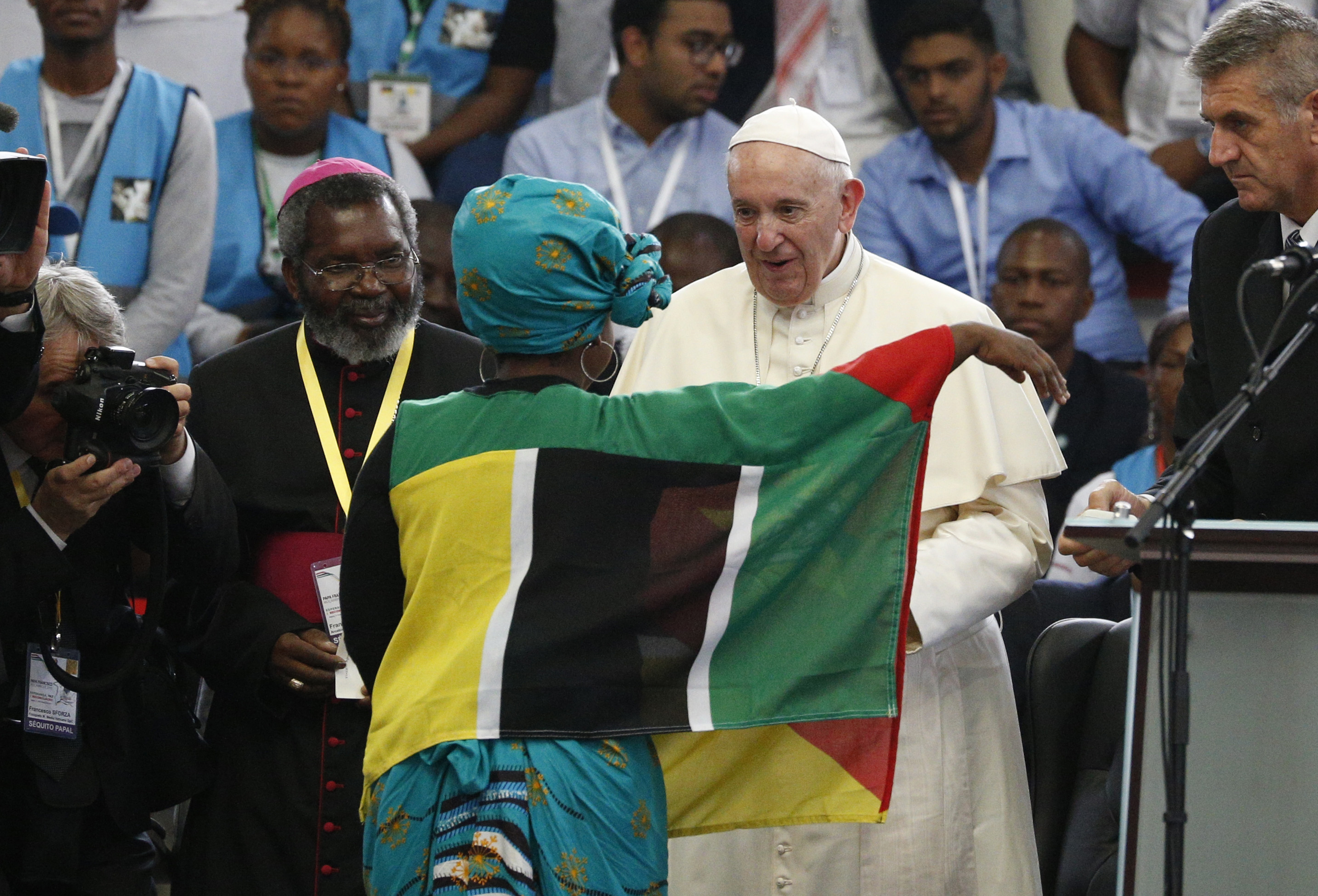 Pope in Mozambique talks peace, politics and young people's dreams