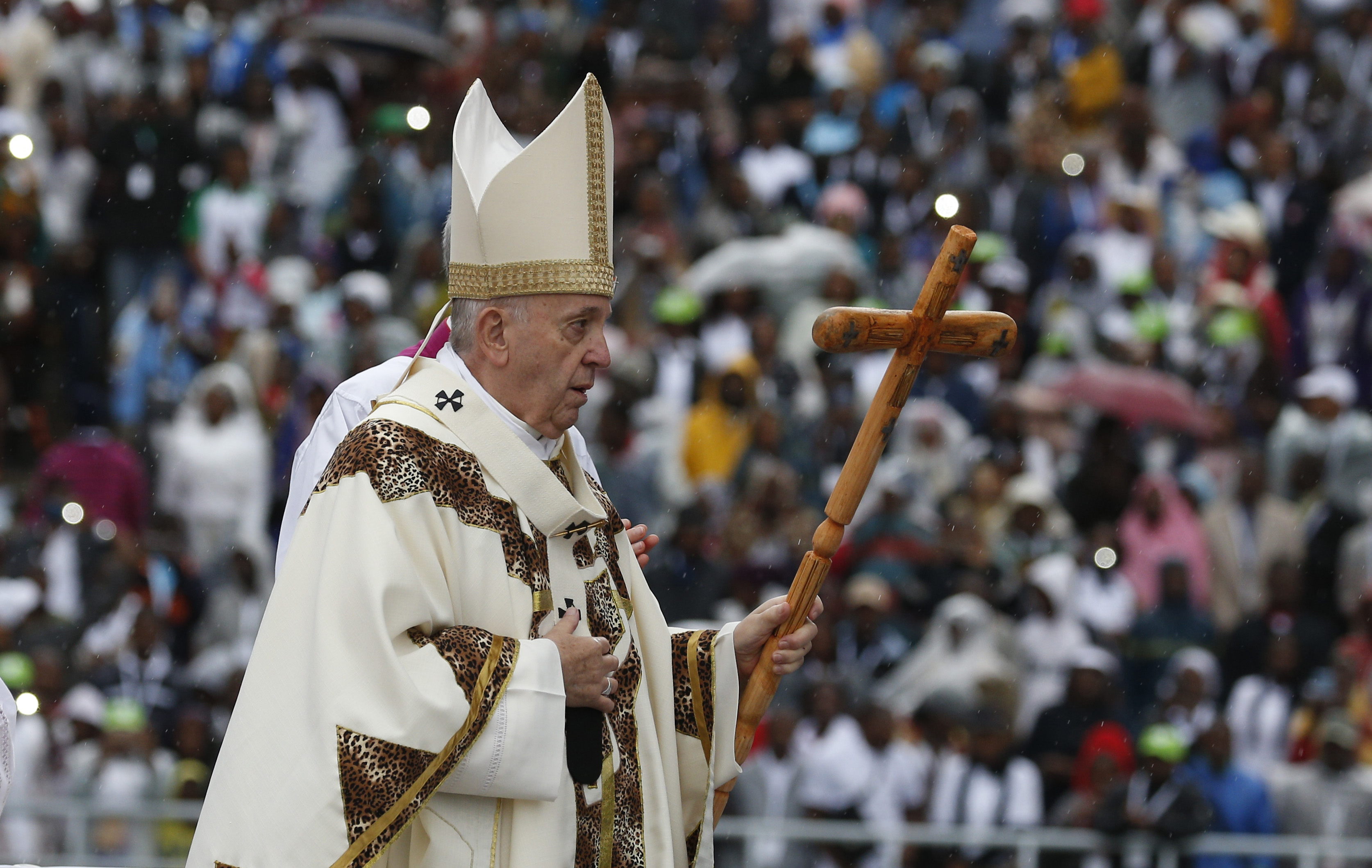Pope leaves Mozambique urging reconciliation, care for one another