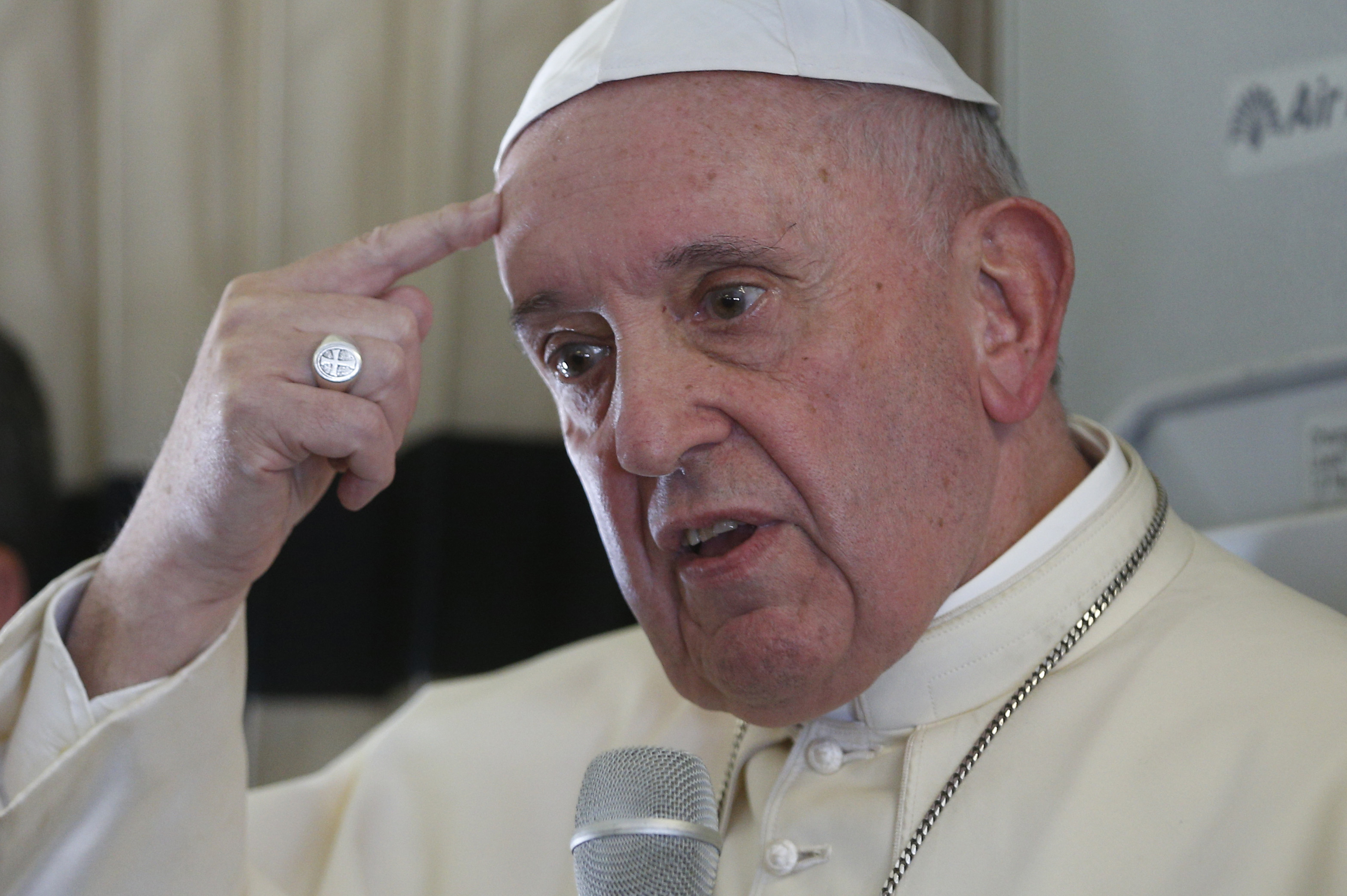Analysis: Pope tells opponents learn how to disagree or risk schism