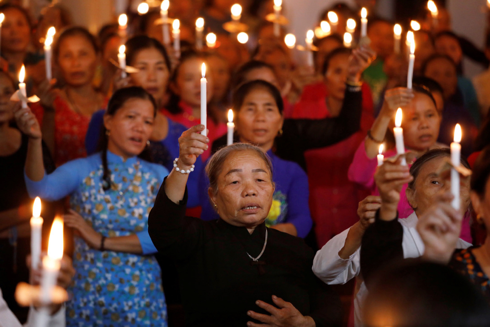 Pope remembers lorry victims in message to Vietnam youth