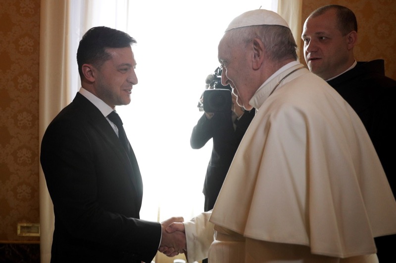 Zelenskiy asks Pope to mediate with Russia 
