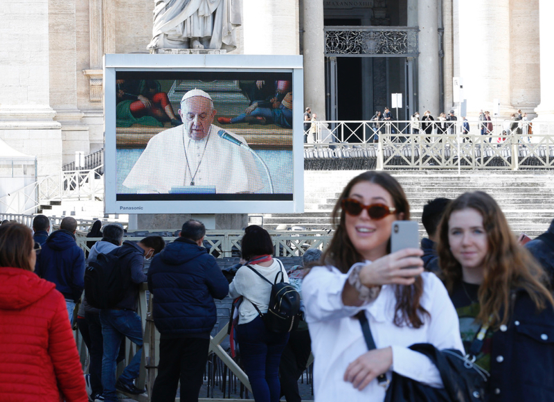 Pope leads 'virtual' Angelus in Rome