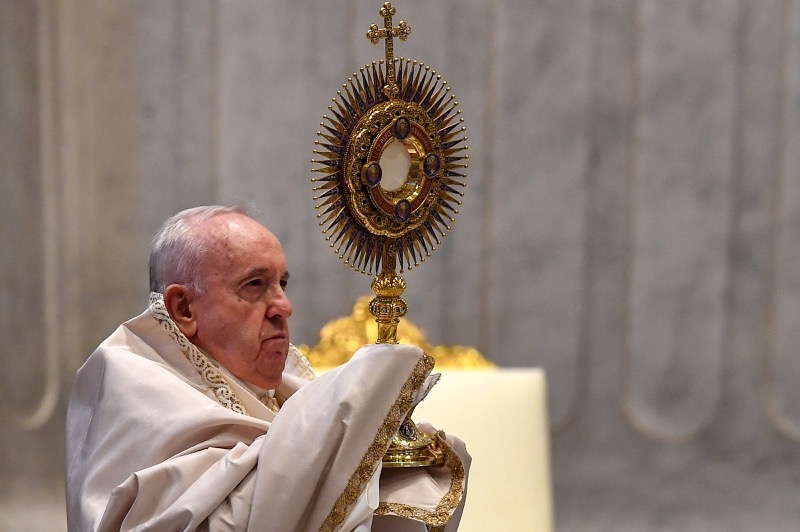 Eucharist heals and strengthens, says Pope