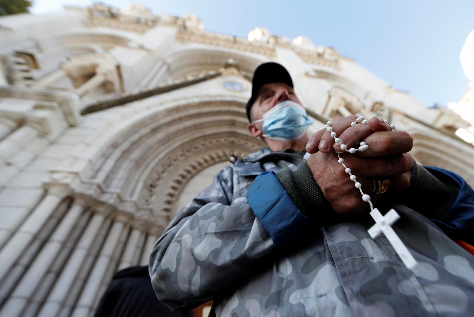 French bishops order bells tolled for terror murders 