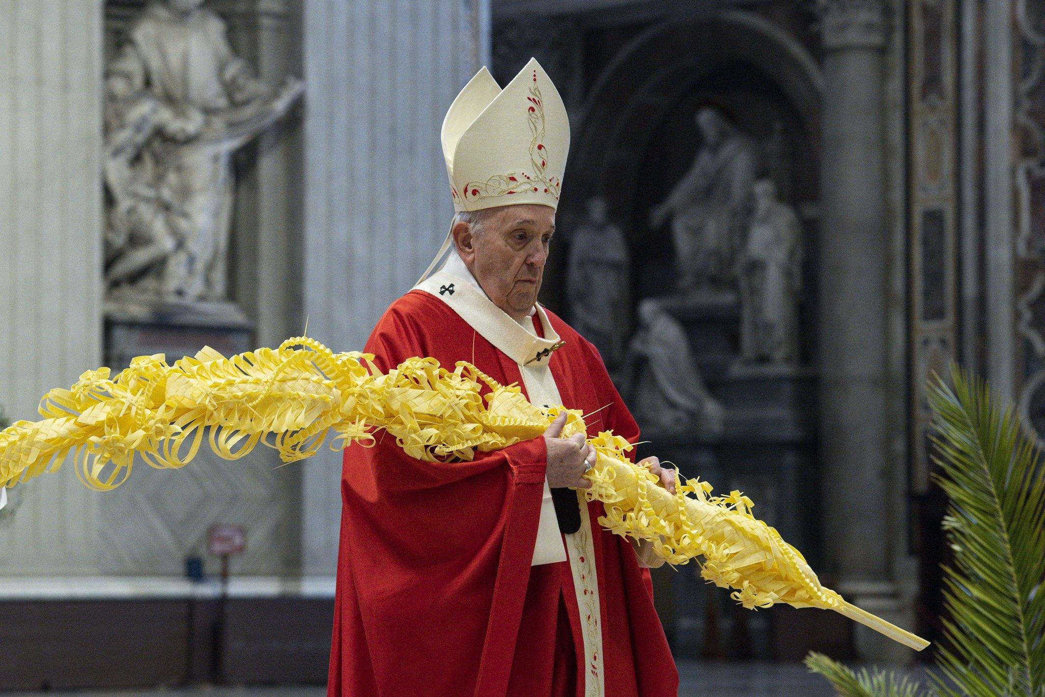 To admire Jesus is not enough, says Pope on Palm Sunday