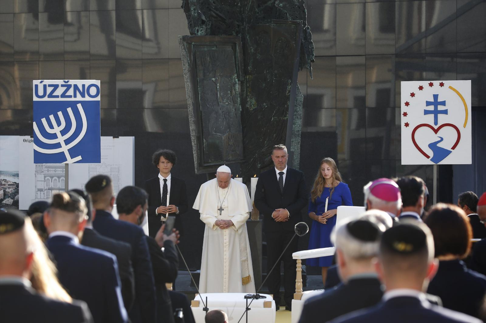 Horror of Holocaust must never be forgotten says Pope